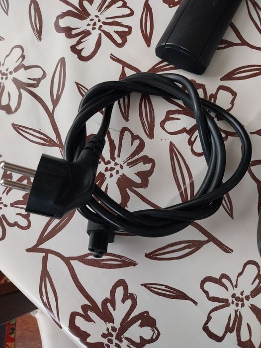 Две дистанционни със кабел за телевизор LG  като нови