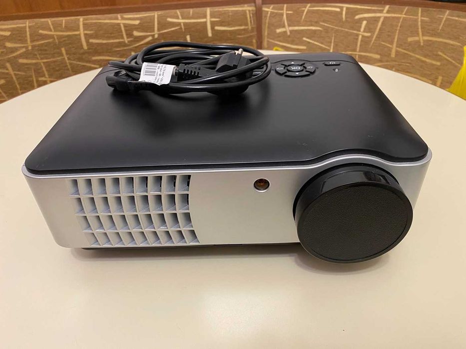 Proiector LED + Ecran Proiecție 120” – Perfect pentru Home Cinema