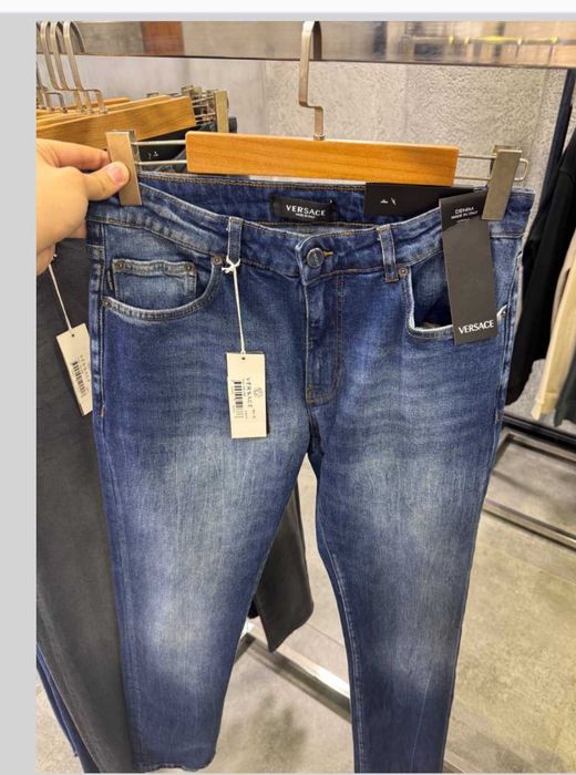 blugi modele noi 2026 VERSACE