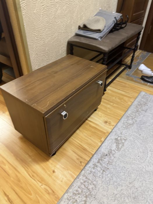 Обувной шкаф.    .     .                Л.       Л.