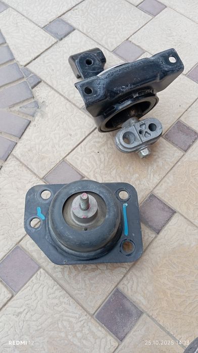 Опора двигателя 1.8 лассети