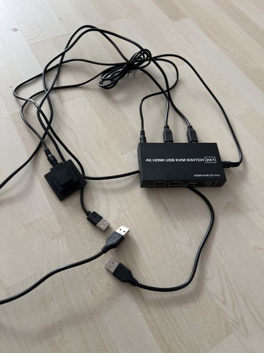 KVM switch 4k 2 calculatoare