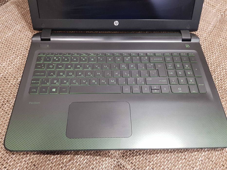 Продавам повреден HP Pavilion 15 Gaming 15-ak001nu