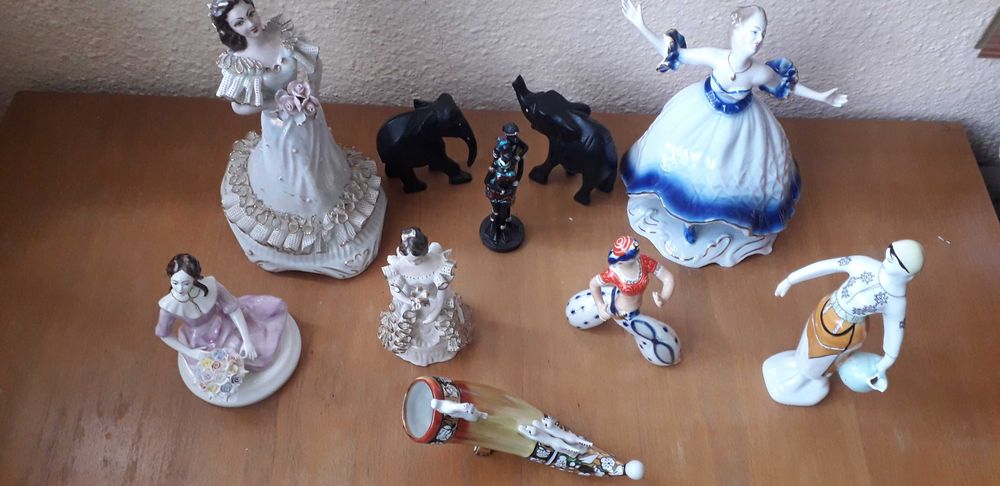 Diverse  bibelouri-figurine si arta africana