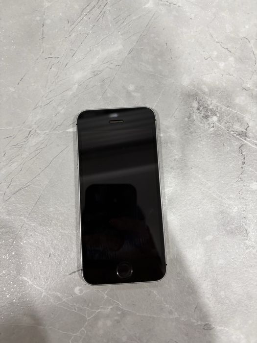 Продам б/у Iphone SE 32gb в рабочем состоянии