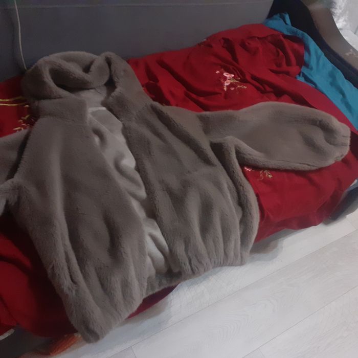 Шуба пушистая, пуховик