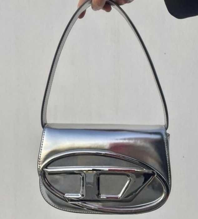 Продам компактную  сумку б/у