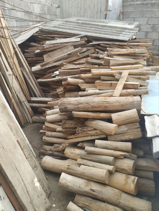 Xo'jalik ishlari va isitish uchun quruq o'tinlar