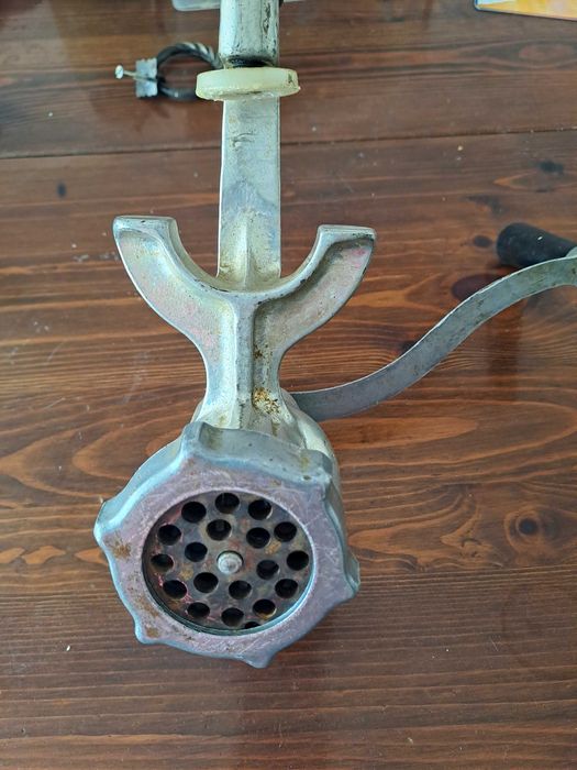 Стара мелачка за месо