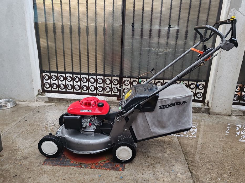 Mașină tuns iarba Honda HRD 536C, profesională