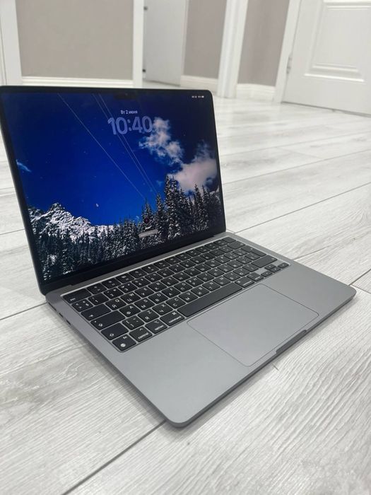 MacBook Air (M2, 2022)
