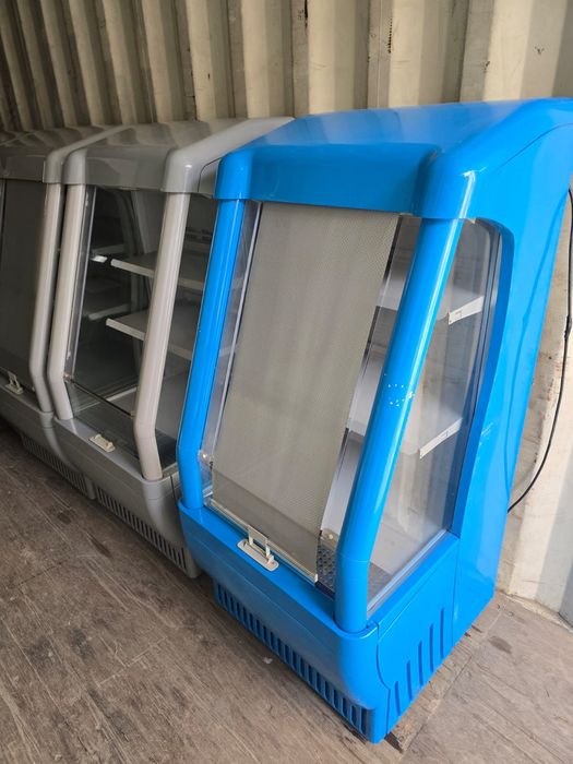 Продам витринный холодильник со шторкой
