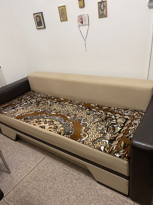 Vând canapea extensibila