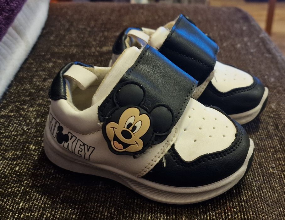 Adidași băiețel mickey marimea 21