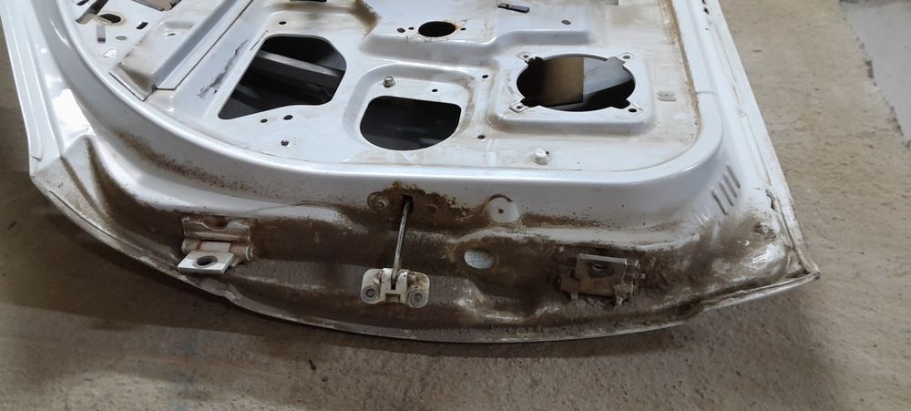 Правая передняя дверь Приоры