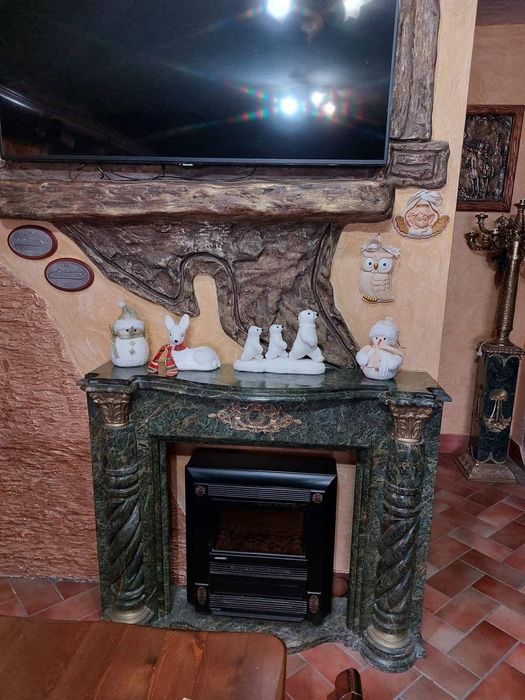 Masca de semineu.si doua canapele