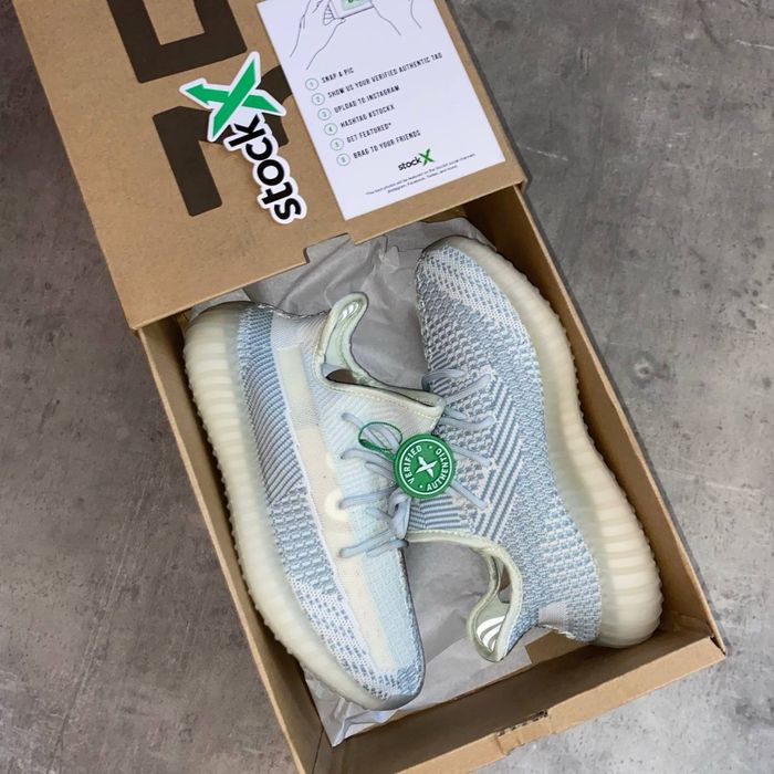 Отново Yeezy Boost 350 V2 “CLOUD WHİTE”