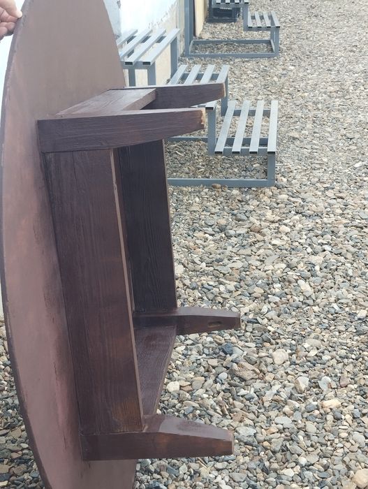 Низкий стол жерстол