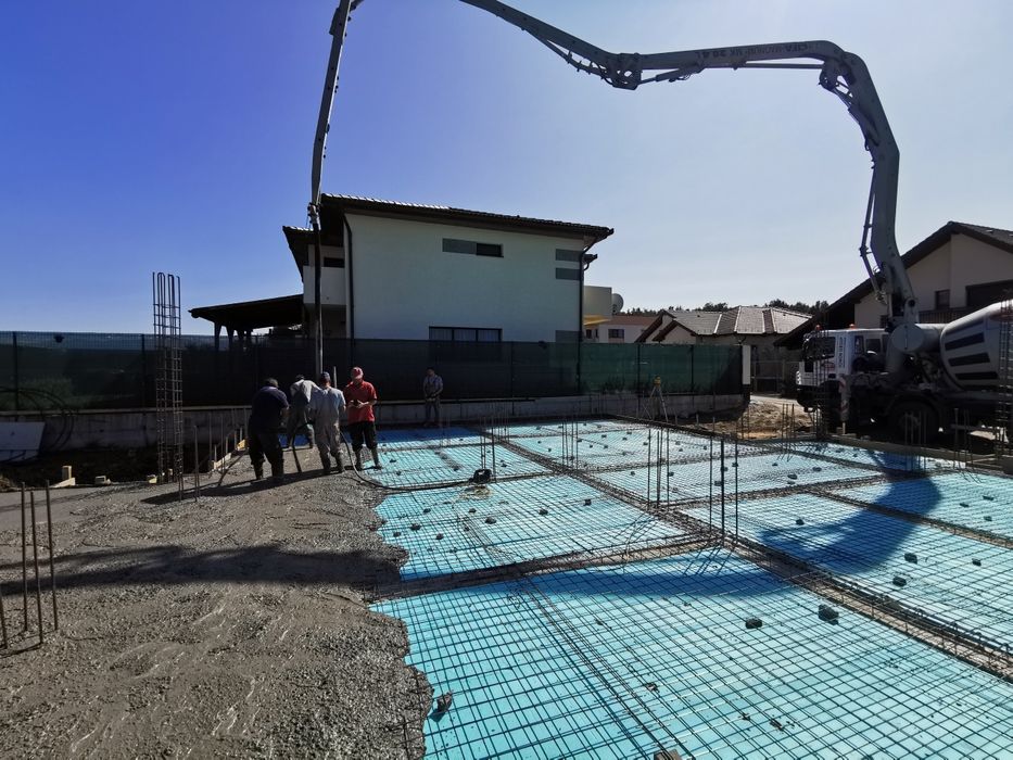 Construcții Case la roșu, Case A-frame, Acoperisuri,Zidarii, Garduri beton, Placi beton.