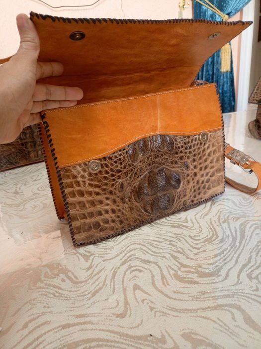 Продается женский клач сумка из натуралный кожи Крокодила