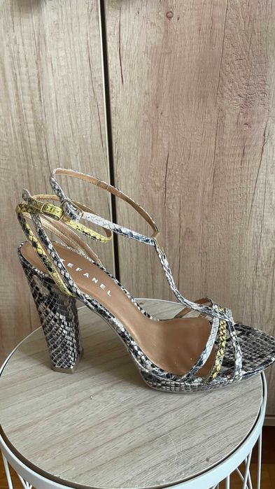 Sandale superbe STEFANEL, model deosebit, marime 39, piele, stare f buna