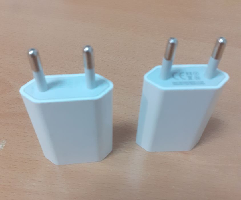Vând 2 Alimentatoare Universale pentru Telefoane și Tablete