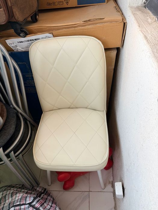 Отдам бесплатно матрас,детский велосипед, стулья