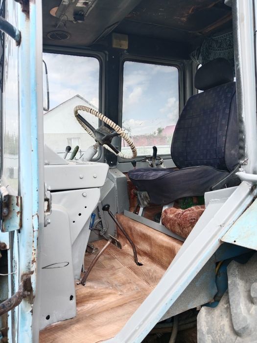 Трактор с прессом