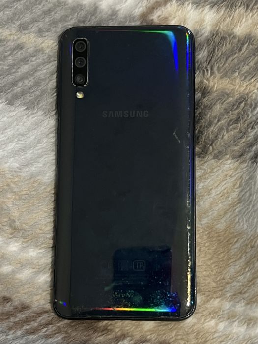 Продам Galaxy A50 в нормальным состояний