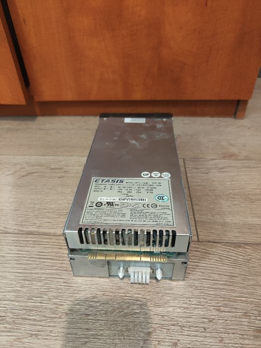 Vând 2 bucăți surse server ETASIS și 2 plăci de bază