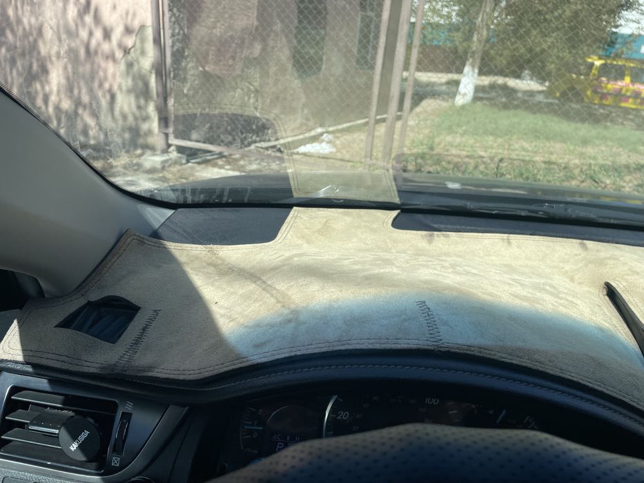 Накидка на панель камри 50