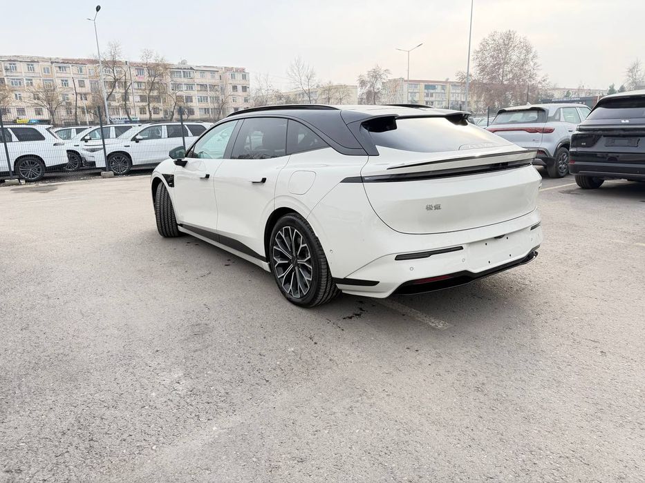 Продаётся электромобиль "Zeekr 007"