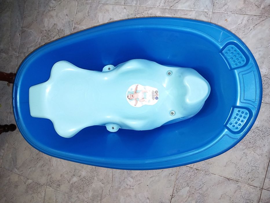 Бебешко корито за момченце със стойка за къпане