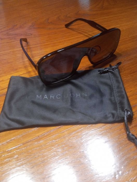 Слънчеви очила с модерен дизайн