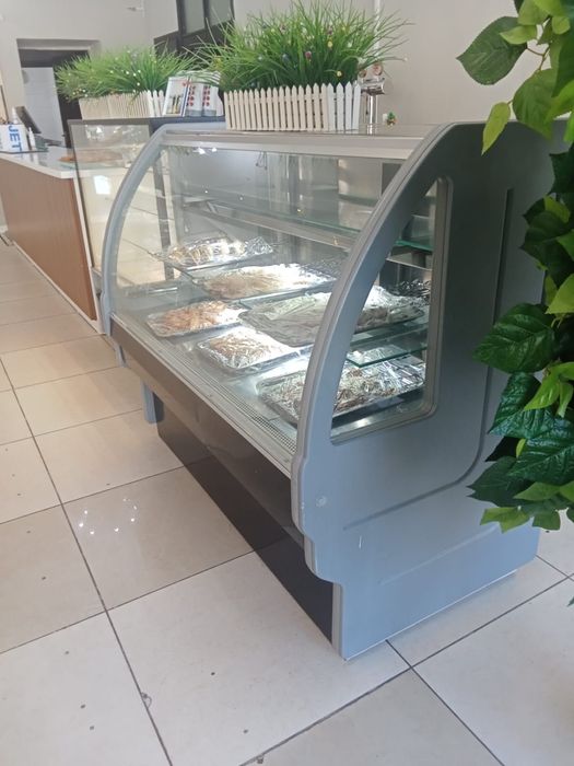 Продам Витриный холодильник