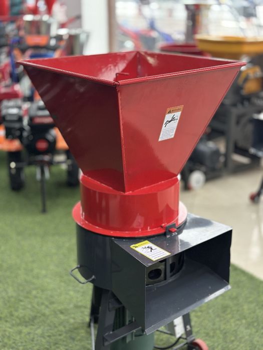 Хашак ва пояларни кесиб бериш курилмаси ХИТОЙ  6,5квт (220вольт)