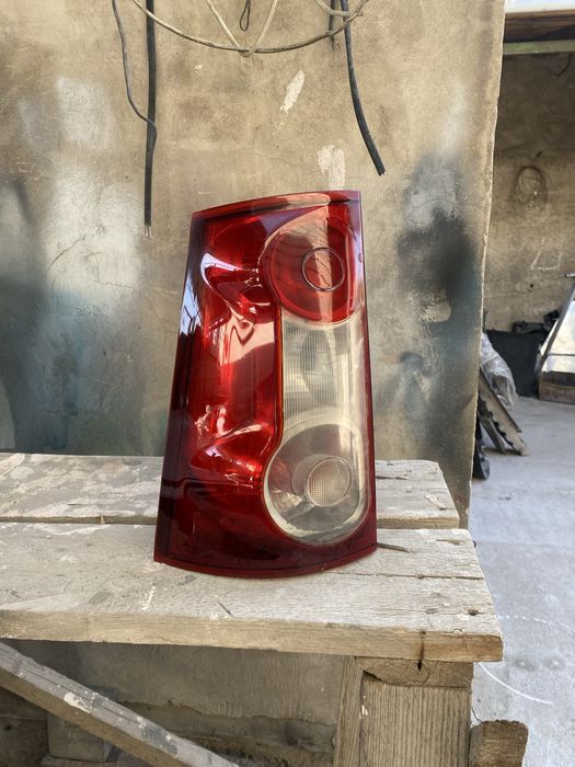 Ларгус.задняя фара.Левая