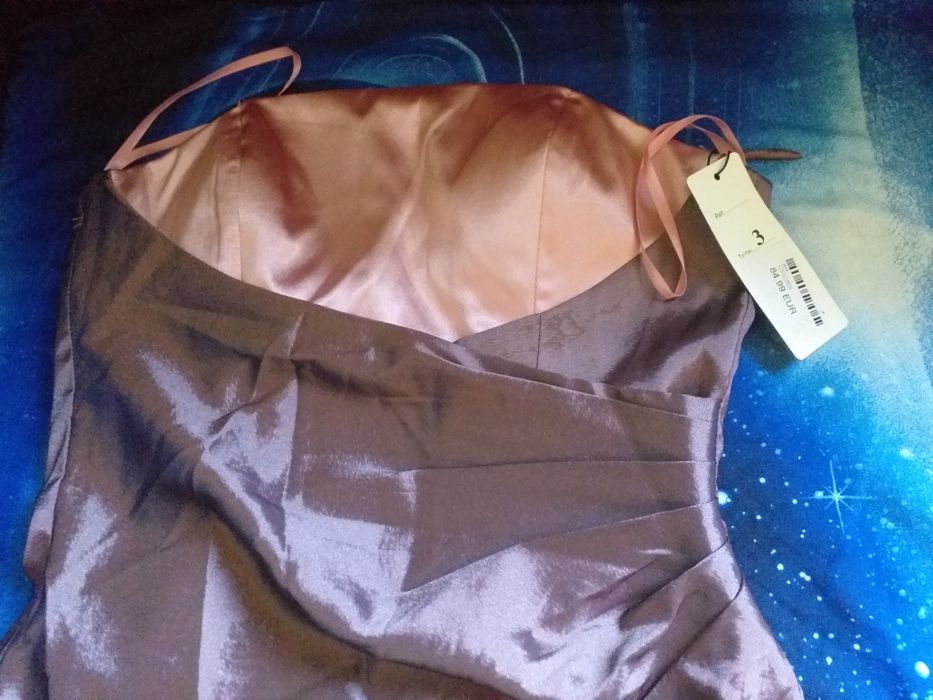 Blugi gravidute, rochita de ocazie.