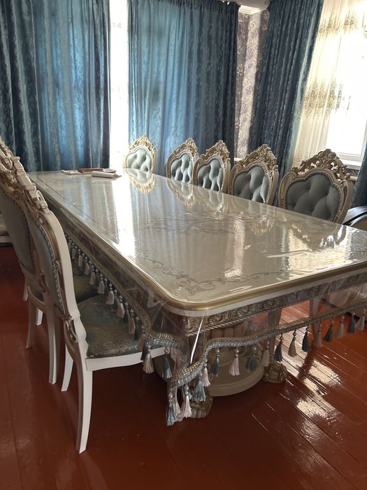 Стол со стульями новый