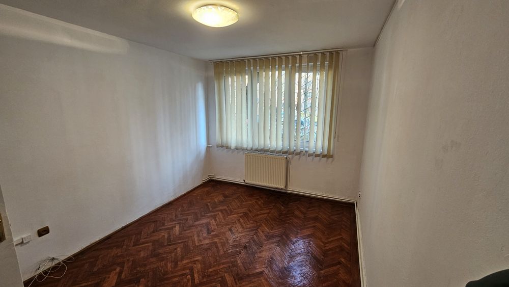 Spațiu pentru birouri apartament 3 camere intrare din stradă