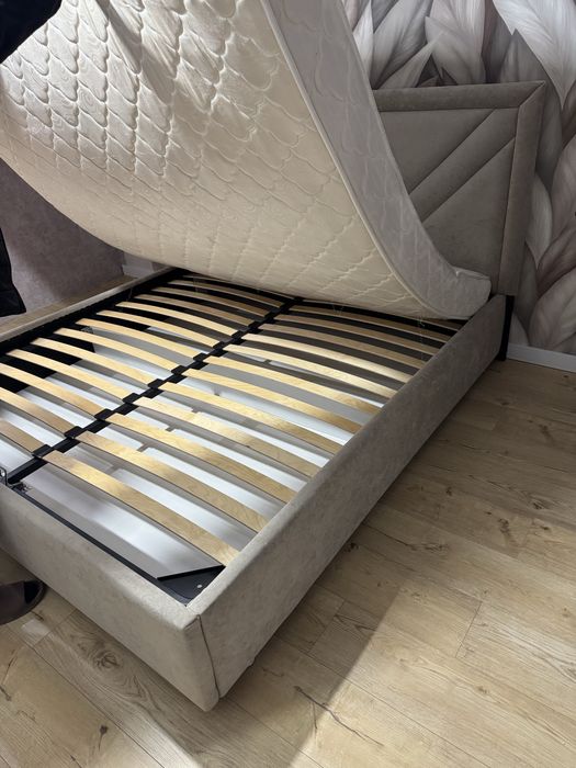 Продам спальный гарнитур