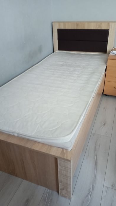 Продается кровать 90х200