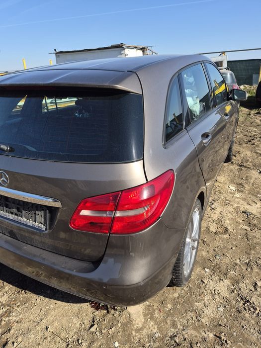 Piese dezmembrez Mercedes B clase 1.8 diesel 2012