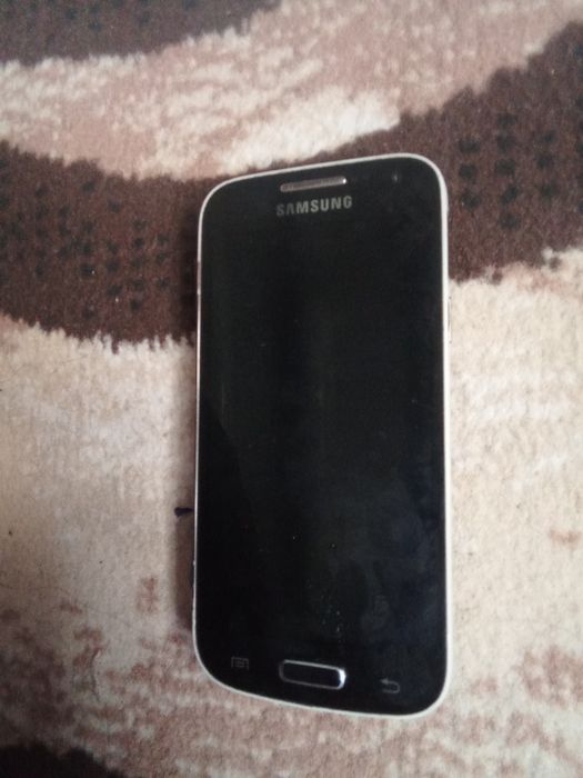 Ikkita telefon sotiladi