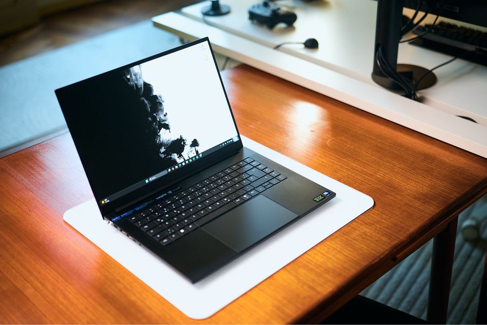 ЗАПЕЧАТАН!!! Razer Blade 16 (2026) Gaming Laptop