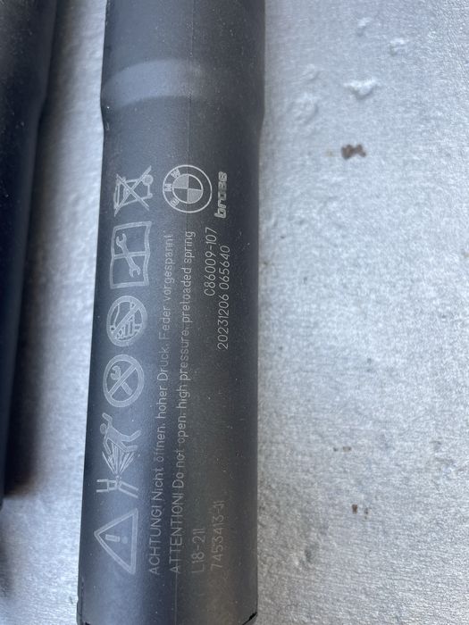 Амортисьори багажник БМВ Г21 (amortisiori bmw g21)