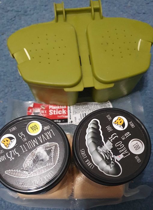 VAND 2 cutii momeală cu larve și viermi din silicon pentru pescuit NOU