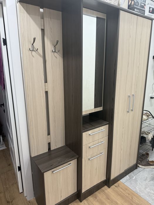 Продается  вместительная прихожая