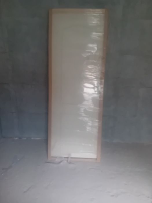 Uși noi de vânzare