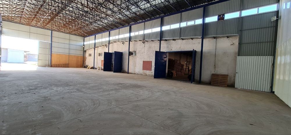 Склады. Офис 2-этажный сдаются в аренду в г. Чирчике. Цена отличная